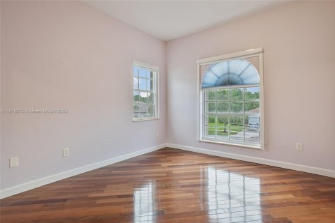 House in Davie, Florida 5 bedrooms, 398.09 sq.m. № 1766405 - photo 13