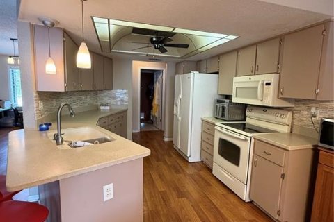 House in Spring Hill, Florida 3 bedrooms, 157.66 sq.m. № 2236229 - photo 8