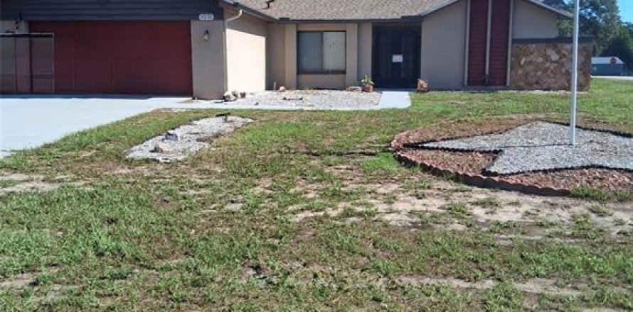 House in Spring Hill, Florida 3 bedrooms, 157.66 sq.m. № 2236229
