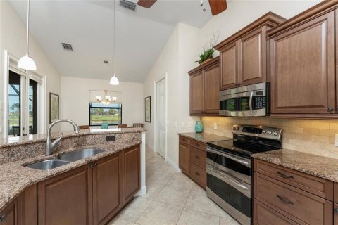 House in Punta Gorda, Florida 3 bedrooms, 168.52 sq.m. № 1734343 - photo 14