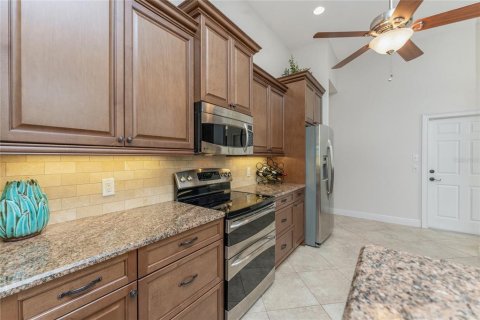 House in Punta Gorda, Florida 3 bedrooms, 168.52 sq.m. № 1734343 - photo 10