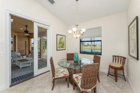 House in Punta Gorda, Florida 3 bedrooms, 168.52 sq.m. № 1734343 - photo 13