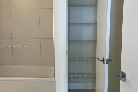Купить кондоминиум в Санрайз, Флорида 2 спальни, 95.32м2, № 2089043 - фото 15