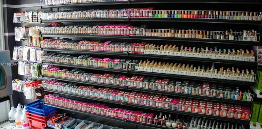 Immobilier commercial à Miami, Floride № 1946399