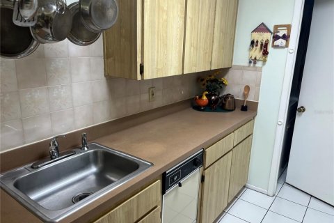 Condominio en venta en Weeki Wachee, Florida, 2 dormitorios, 108.05 m2 № 1800644 - foto 12