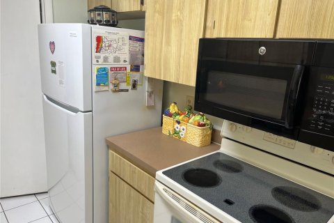 Condominio en venta en Weeki Wachee, Florida, 2 dormitorios, 108.05 m2 № 1800644 - foto 11