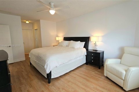 Copropriété à louer à Hallandale Beach, Floride: 2 chambres, 124.49 m2 № 1946490 - photo 14