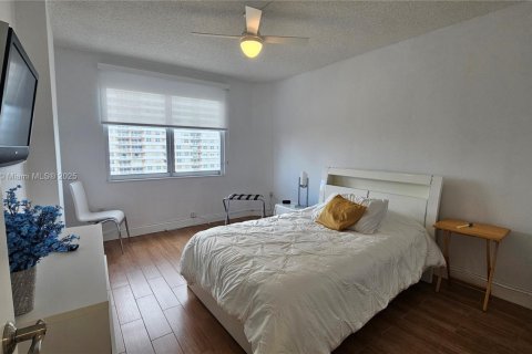 Copropriété à louer à Hallandale Beach, Floride: 2 chambres, 124.49 m2 № 1946490 - photo 10