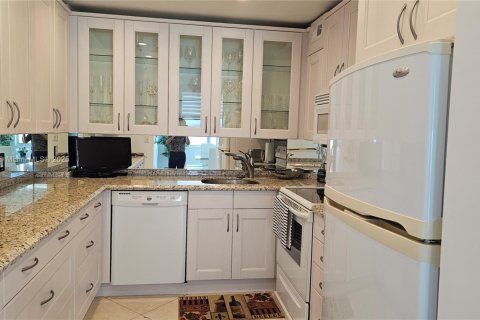 Copropriété à louer à Hallandale Beach, Floride: 2 chambres, 124.49 m2 № 1946490 - photo 3