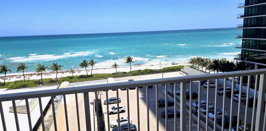 Condo à Hallandale Beach, Floride, 2 chambres № 1946490