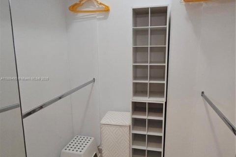 Copropriété à louer à Hallandale Beach, Floride: 2 chambres, 124.49 m2 № 1946490 - photo 17