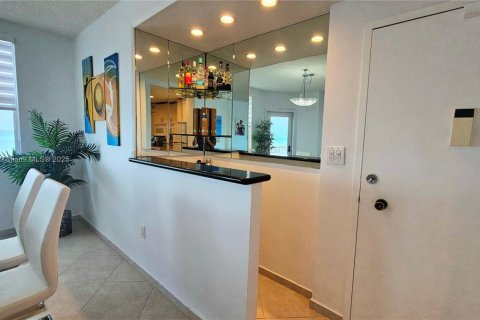 Copropriété à louer à Hallandale Beach, Floride: 2 chambres, 124.49 m2 № 1946490 - photo 24