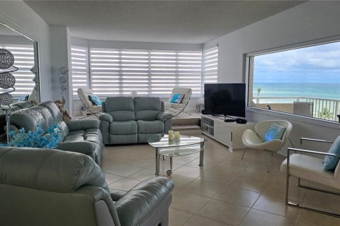 Copropriété à louer à Hallandale Beach, Floride: 2 chambres, 124.49 m2 № 1946490 - photo 5