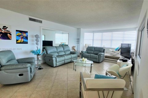 Copropriété à louer à Hallandale Beach, Floride: 2 chambres, 124.49 m2 № 1946490 - photo 20