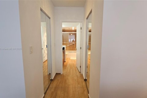 Copropriété à louer à Hallandale Beach, Floride: 2 chambres, 124.49 m2 № 1946490 - photo 8