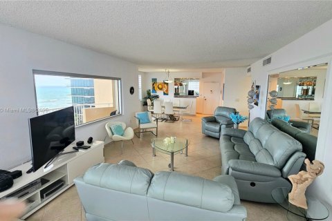Copropriété à louer à Hallandale Beach, Floride: 2 chambres, 124.49 m2 № 1946490 - photo 22
