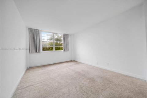 Condominio en venta en North Bay Village, Florida, 1 dormitorio, 76.83 m2 № 1962996 - foto 24