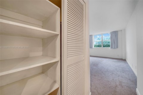 Condominio en venta en North Bay Village, Florida, 1 dormitorio, 76.83 m2 № 1962996 - foto 28