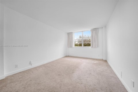 Condominio en venta en North Bay Village, Florida, 1 dormitorio, 76.83 m2 № 1962996 - foto 23