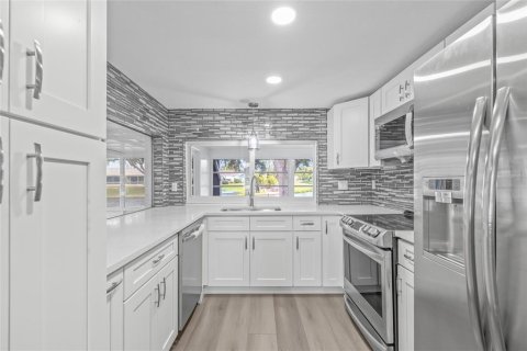 House in Holiday, Florida 2 bedrooms, 128.39 sq.m. № 1873216 - photo 8