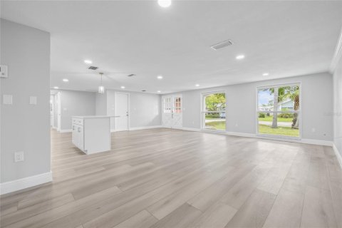 House in Holiday, Florida 2 bedrooms, 128.39 sq.m. № 1873216 - photo 6