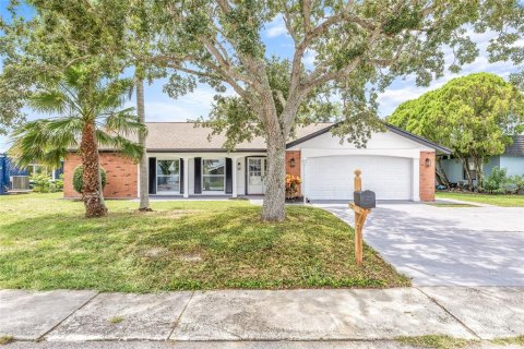 House in Holiday, Florida 2 bedrooms, 128.39 sq.m. № 1873216 - photo 1