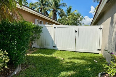 Villa ou maison à vendre à Pembroke Pines, Floride: 3 chambres, 152.08 m2 № 2413216 - photo 5