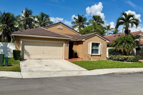 Villa ou maison à vendre à Pembroke Pines, Floride: 3 chambres, 152.08 m2 № 2413216 - photo 3