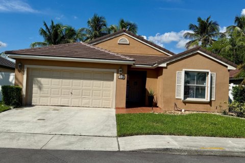 Villa ou maison à vendre à Pembroke Pines, Floride: 3 chambres, 152.08 m2 № 2413216 - photo 12