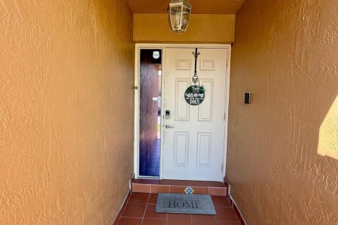 Villa ou maison à vendre à Pembroke Pines, Floride: 3 chambres, 152.08 m2 № 2413216 - photo 10