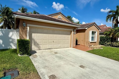 Villa ou maison à vendre à Pembroke Pines, Floride: 3 chambres, 152.08 m2 № 2413216 - photo 7