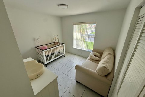 Villa ou maison à vendre à Pembroke Pines, Floride: 3 chambres, 152.08 m2 № 2413216 - photo 13