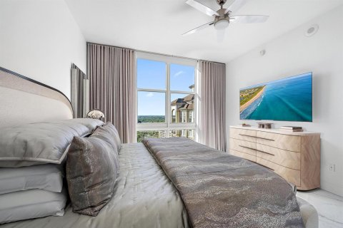 Condo in West Palm Beach, Florida, 2 bedrooms № 2402405 - photo 12