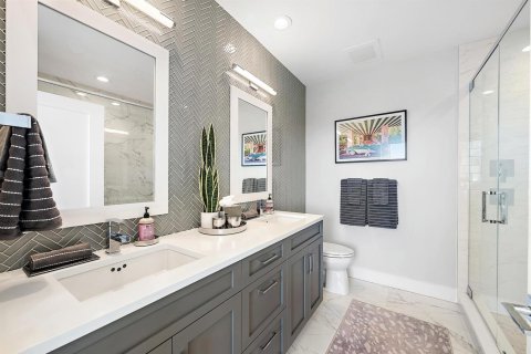 Condo in West Palm Beach, Florida, 2 bedrooms № 2402405 - photo 4