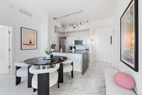 Condo in West Palm Beach, Florida, 2 bedrooms № 2402405 - photo 6