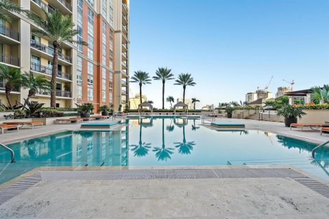 Condo in West Palm Beach, Florida, 2 bedrooms № 2402405 - photo 17