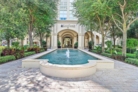 Condo in West Palm Beach, Florida, 2 bedrooms № 2402405 - photo 27