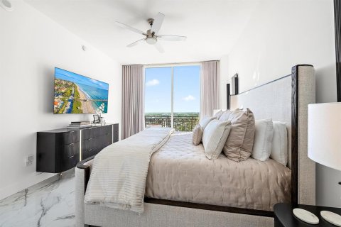 Condo in West Palm Beach, Florida, 2 bedrooms № 2402405 - photo 3