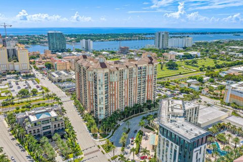 Condo in West Palm Beach, Florida, 2 bedrooms № 2402405 - photo 25