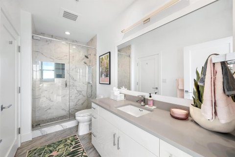Condo in West Palm Beach, Florida, 2 bedrooms № 2402405 - photo 13