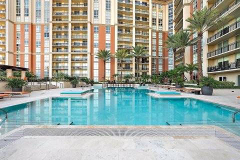 Condo in West Palm Beach, Florida, 2 bedrooms № 2402405 - photo 19