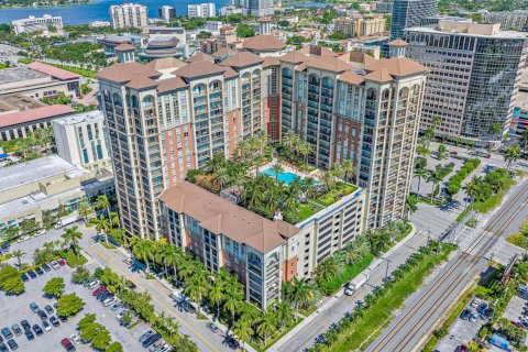 Condo in West Palm Beach, Florida, 2 bedrooms № 2402405 - photo 26