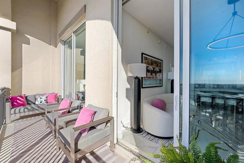 Condo in West Palm Beach, Florida, 2 bedrooms № 2402405 - photo 15