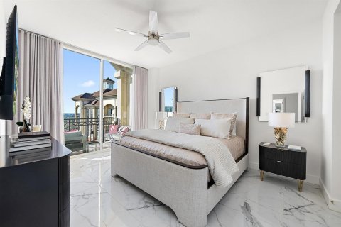 Condo in West Palm Beach, Florida, 2 bedrooms № 2402405 - photo 10