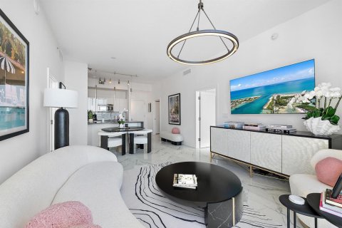 Condo in West Palm Beach, Florida, 2 bedrooms № 2402405 - photo 8