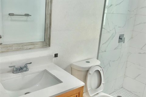 Immobilier commercial à louer à Miami, Floride: 1 chambre, 139.26 m2 № 2027461 - photo 13