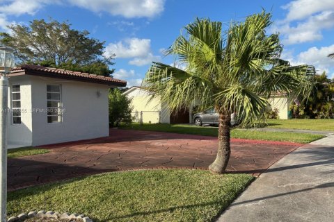 Immobilier commercial à louer à Miami, Floride: 1 chambre, 139.26 m2 № 2027461 - photo 3