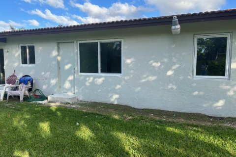 Immobilier commercial à louer à Miami, Floride: 1 chambre, 139.26 m2 № 2027461 - photo 8