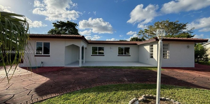 Immobilier commercial à Miami, Floride 1 chambre, 139.26 m2 № 2027461