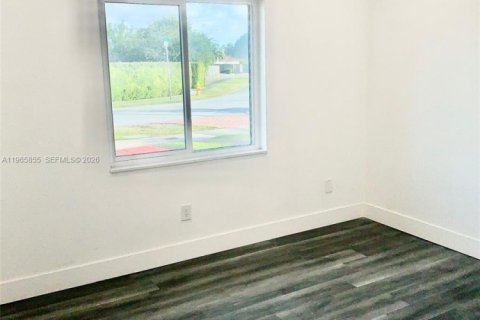 Immobilier commercial à louer à Miami, Floride: 1 chambre, 139.26 m2 № 2027461 - photo 10